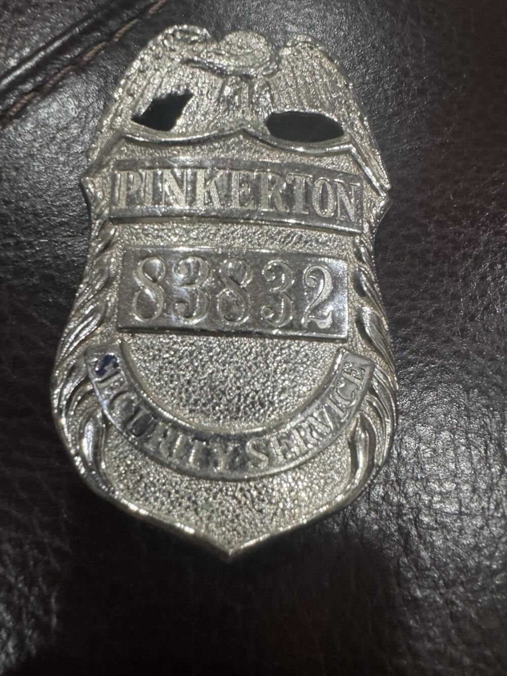 PINKERTON Security Service BADGE #83832 Silver Enamel EAGLE OBSOLETE Collectable